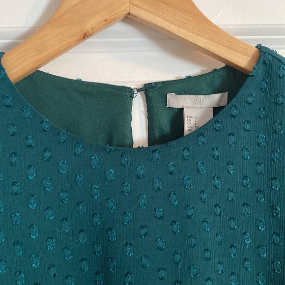 H&M Bell sleeve dotted dress - Picture 3 of 4